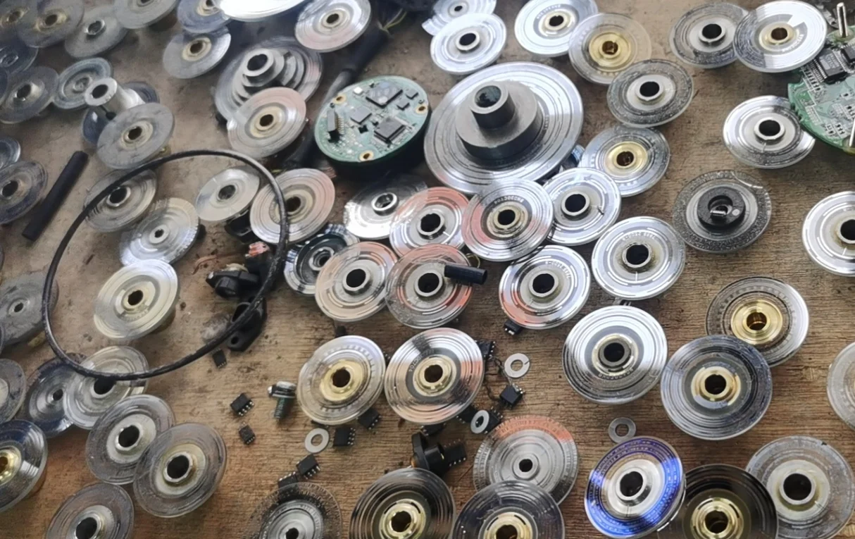 電(diàn)子廠送修一批三菱伺服電(diàn)機，故障現象為(wèi)AL.20  AL.16等